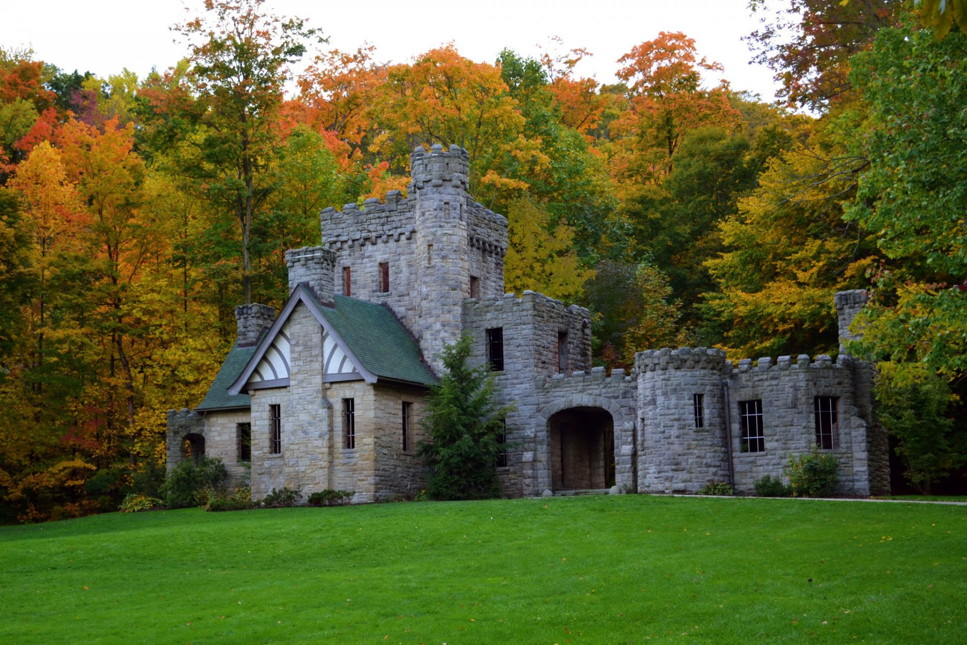 usa squire castle schloss wald bäume herbst lichtung gras