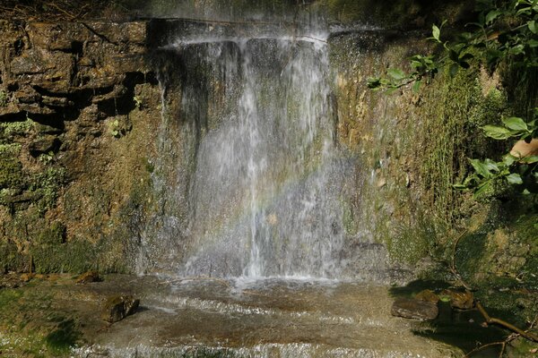 Schöner großer Wasserfall in Spanien