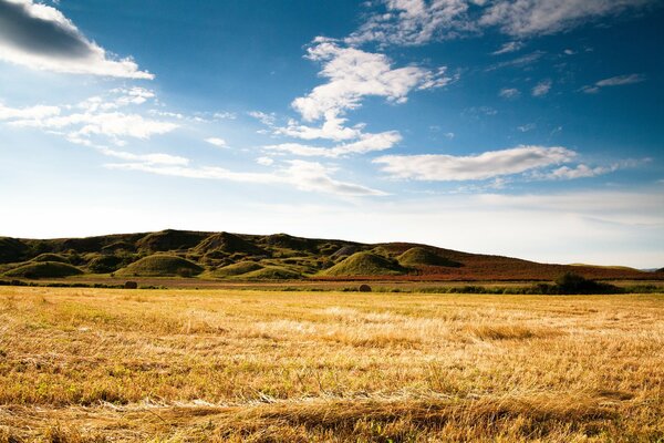 Paisaje natural con colinas