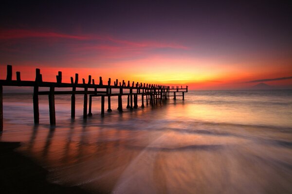 Splendidi colori del tramonto sull oceano