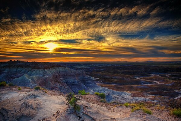 Märchenhafte Sonnenuntergangslandschaft