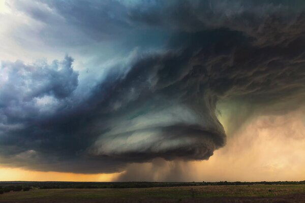 Rotating thunderstorm funnel over Texas