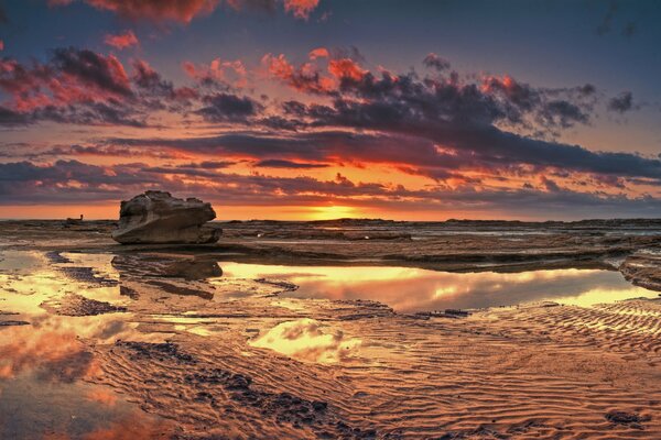 Meer bei Ebbe am Abend Sonnenuntergang