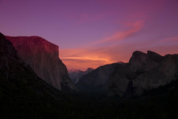 Alba nel Parco Nazionale di Yosemite