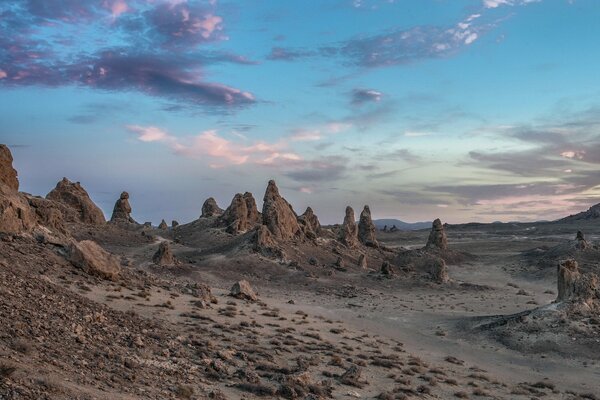 A quiet evening in a lonely rocky desert