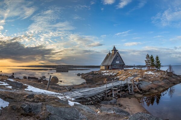 Paysage. maison au Nord de la rivière