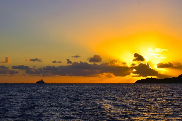 Belle nuvole su un bel tramonto