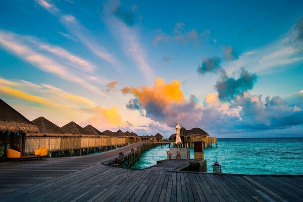 Bungalow e Molo alle Maldive