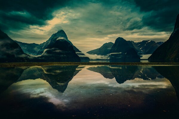 Cielo di montagna e lago in Nuova Zelanda