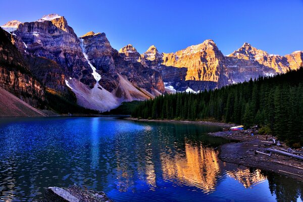 Lago Louise en el parque nacional de Canadá