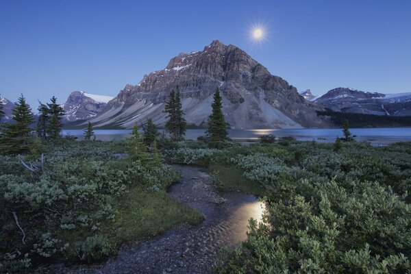 Die Schönheit der kanadischen Rocky Mountains