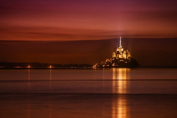 Lumières vives sur la mer