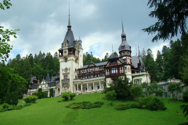 Schönes Schloss in der Natur