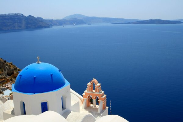 Iglesia en una isla en Grecia