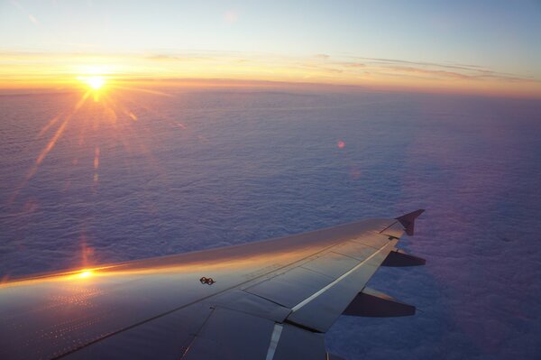 Blick aus dem Flugzeug von Salze und dem Himmel