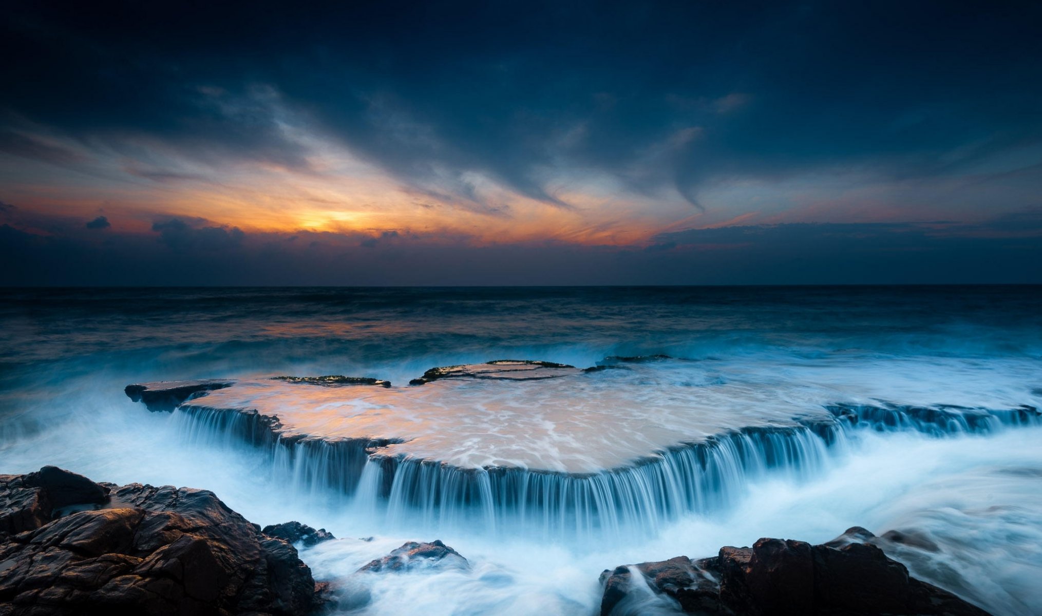 paesaggio oceano costa pietre alba