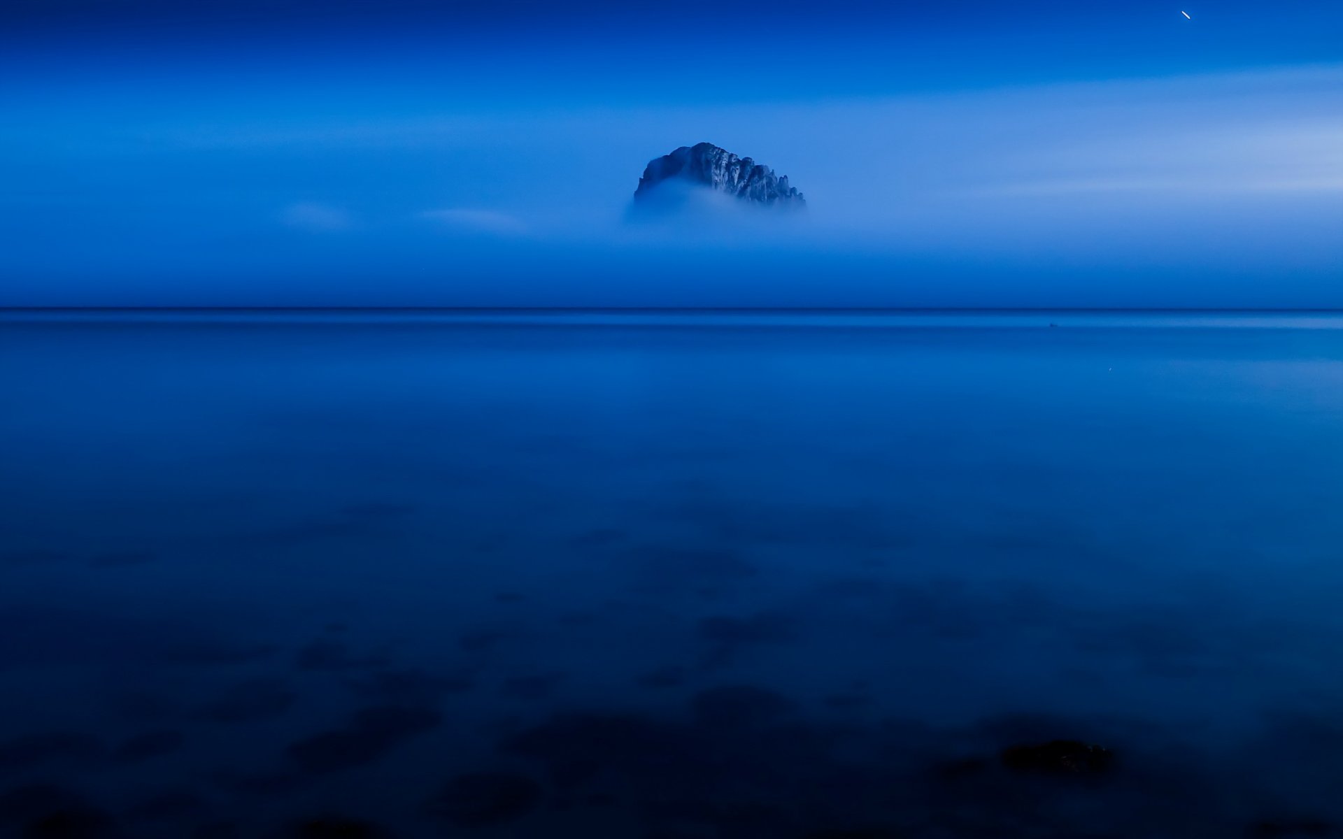 mare notte roccia nebbia paesaggio