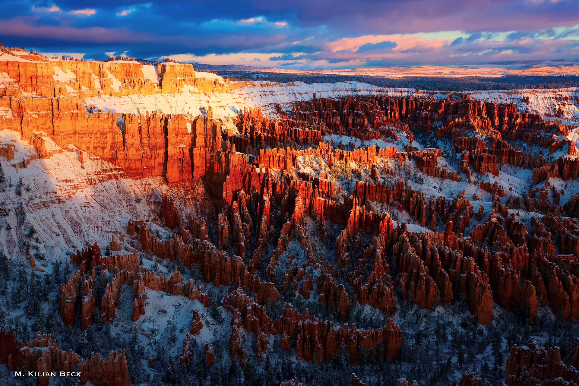 stany zjednoczone park narodowy bryce canyon poranek niebo chmury skały światło pierwsze promienie