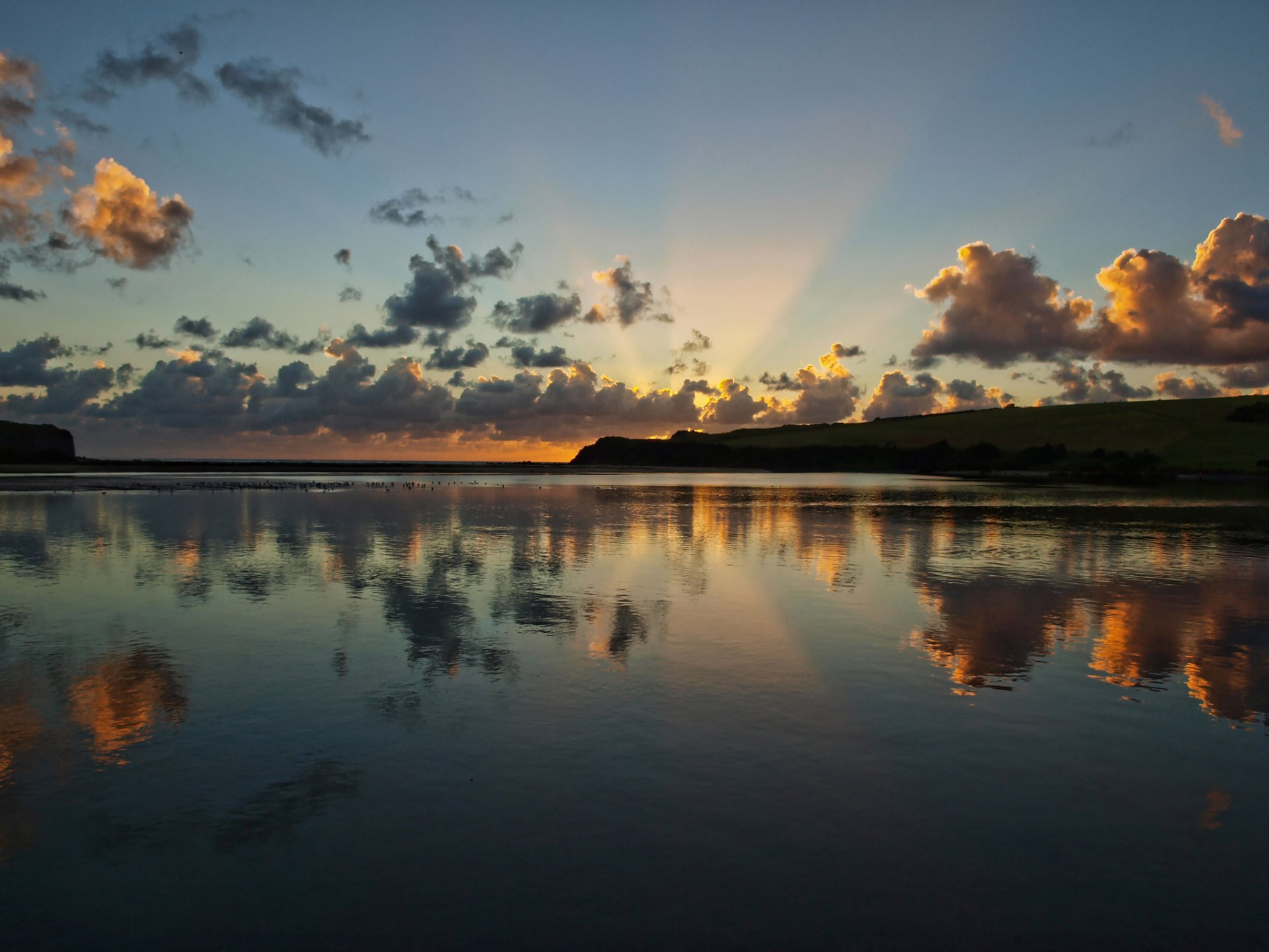 fluss sonnenaufgang reflexion wolken ☁