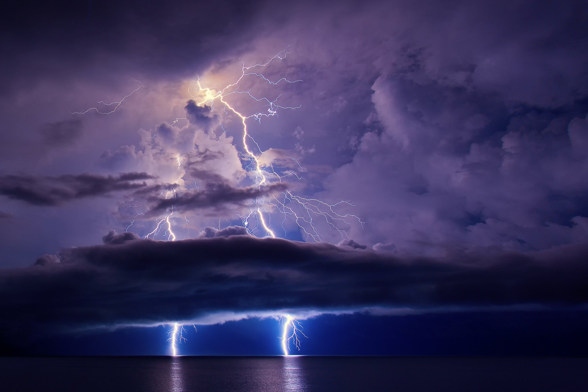 rayos cielo nubes mar océano noche