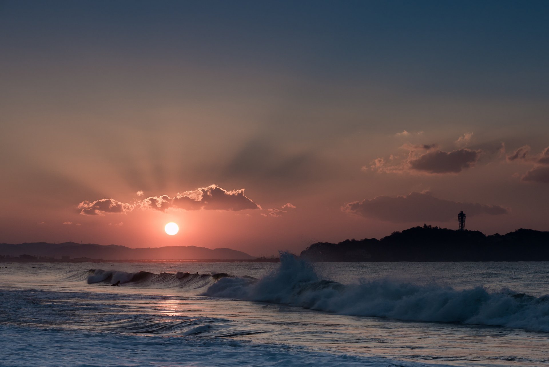 paysage mer vagues ciel coucher de soleil nuages