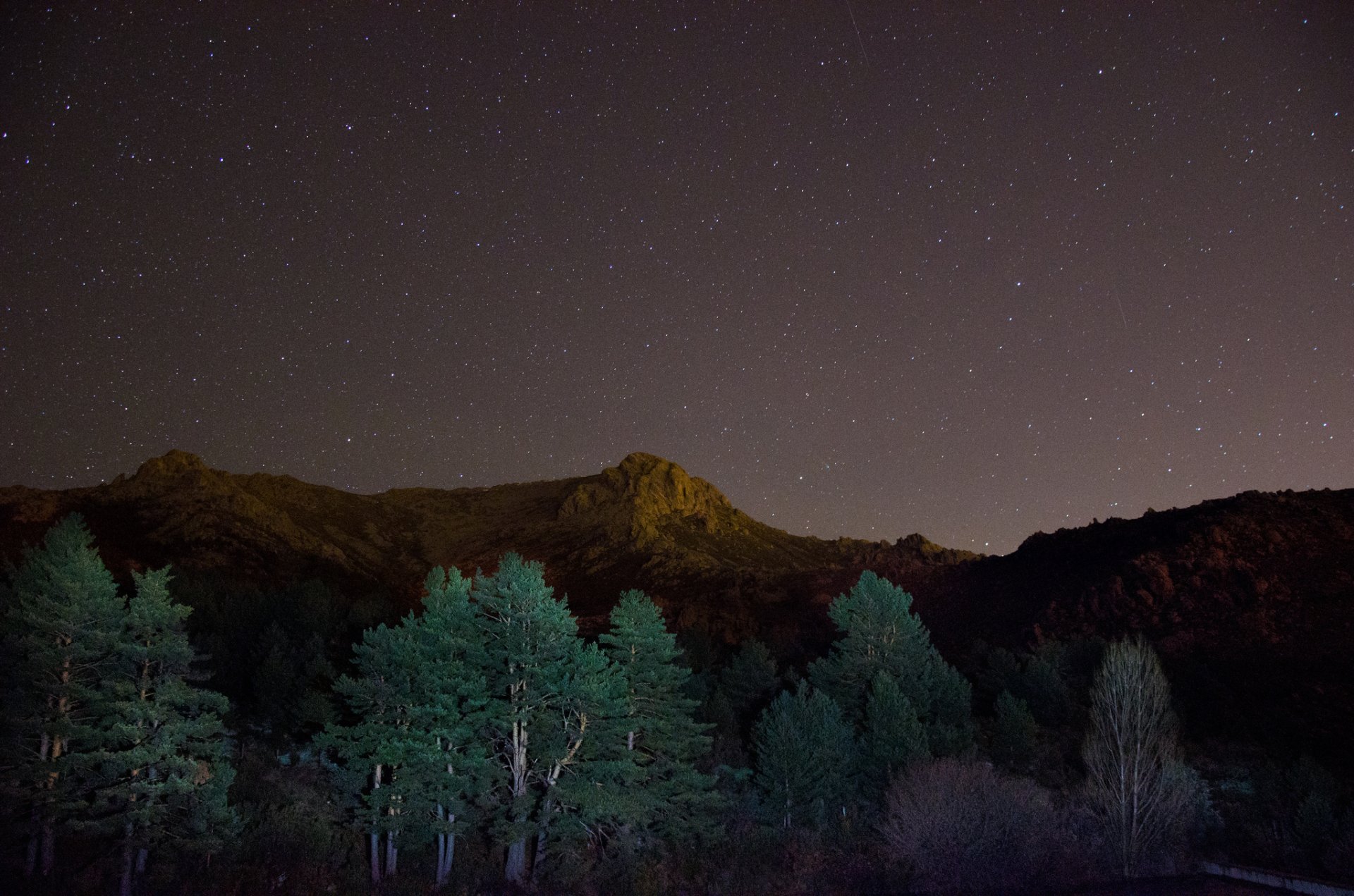 berge bäume nacht sterne