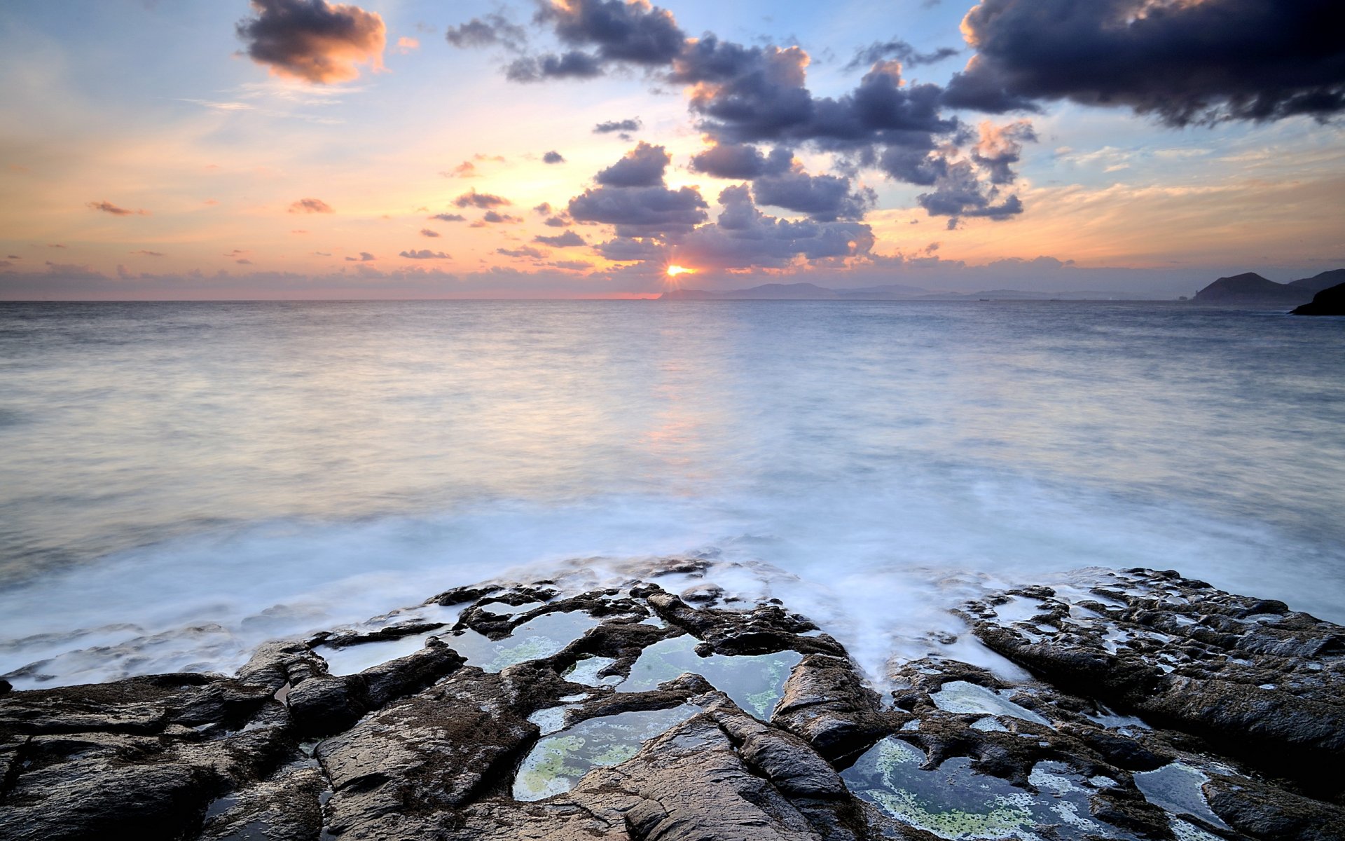 coucher de soleil mer pierres paysage