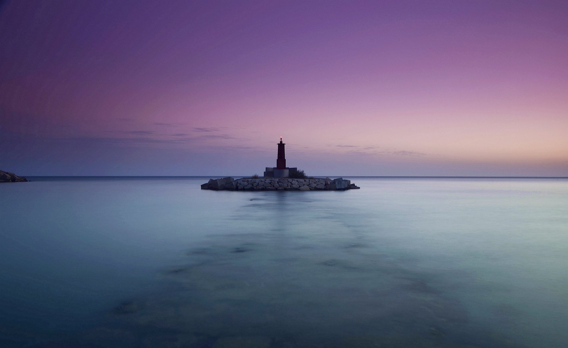 morze ocean spokój latarnia morska wieczór liliowy niebo