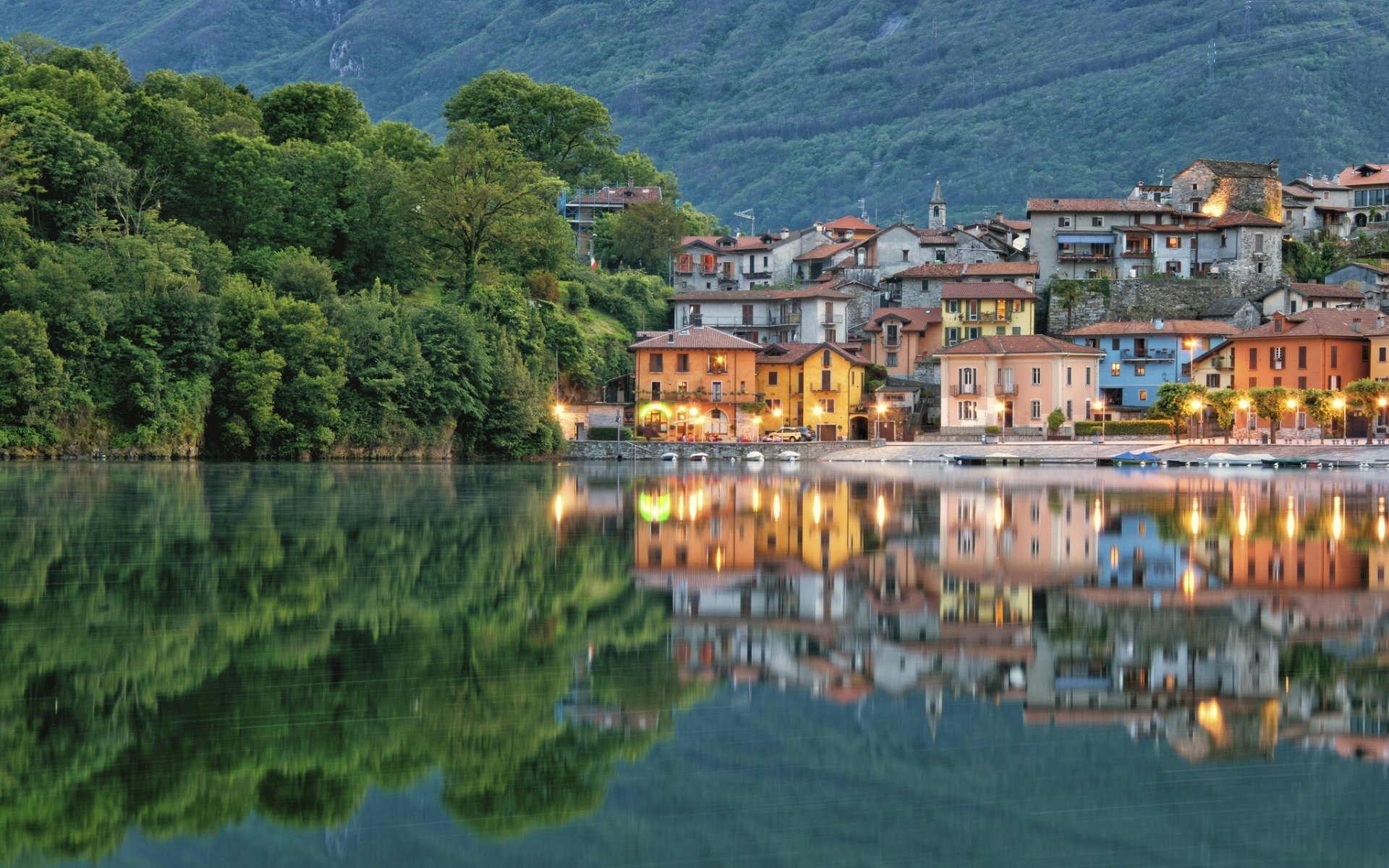 mergozzo piemont italien mergozzo-see see reflexion gebäude promenade