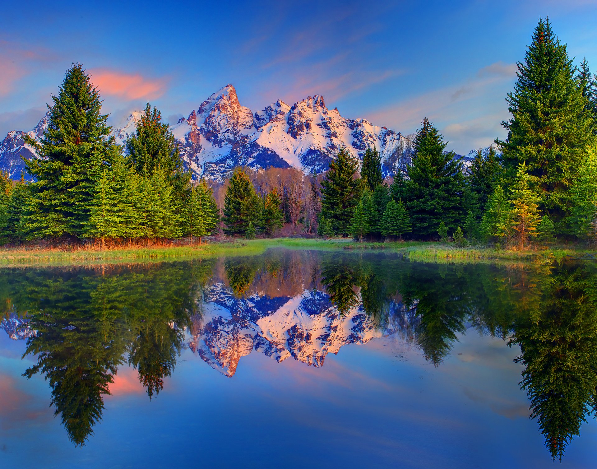 park narodowy grand teton wyoming usa drzewa góry jezioro śnieg odbicie świerk niebo chmury