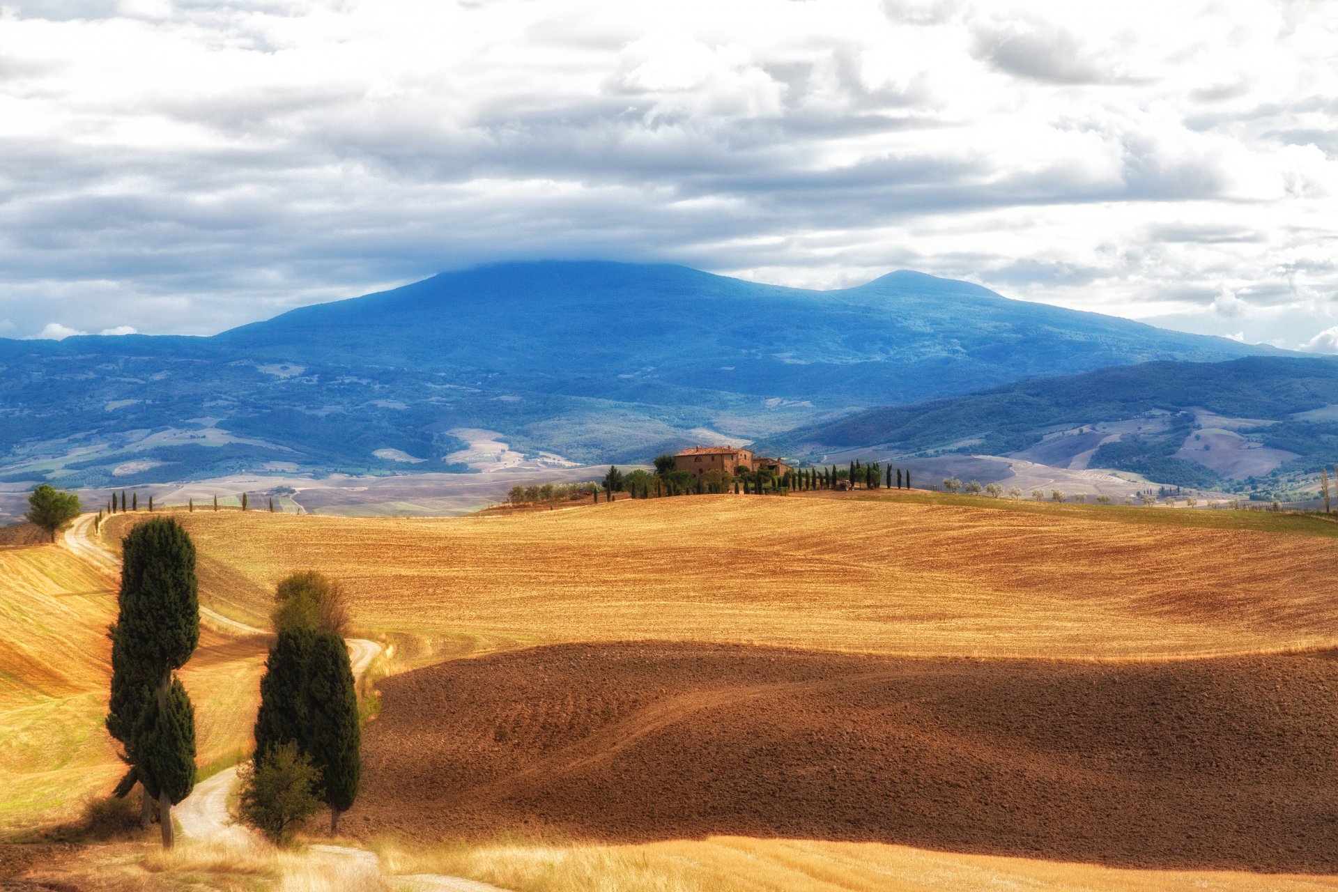 toscana italia campos colinas bosques cielo nubes maravilloso paisaje