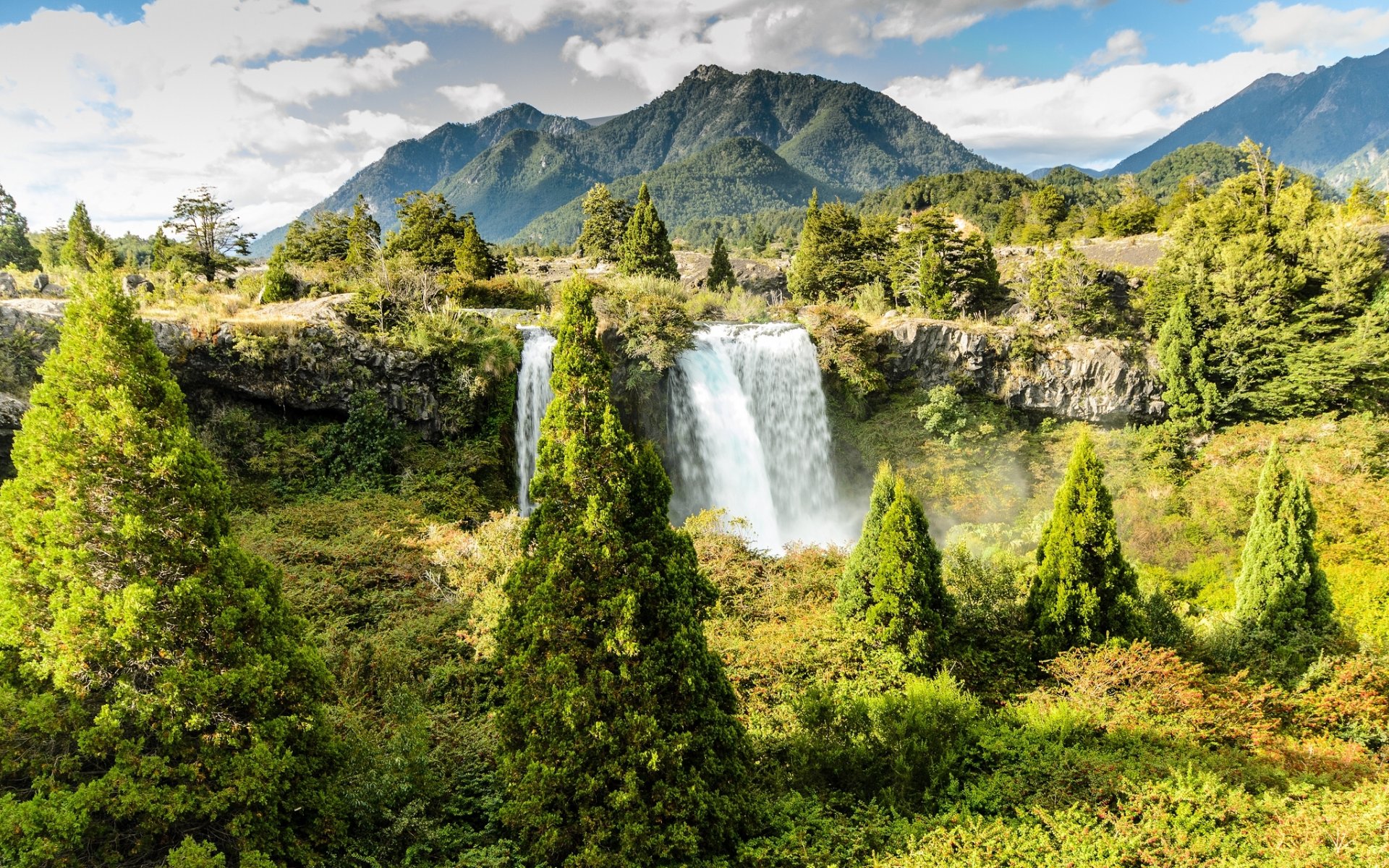 truful-truful wasserfall conguillio nationalpark chile conguillio nationalpark truful-truful wasserfall berge bäume