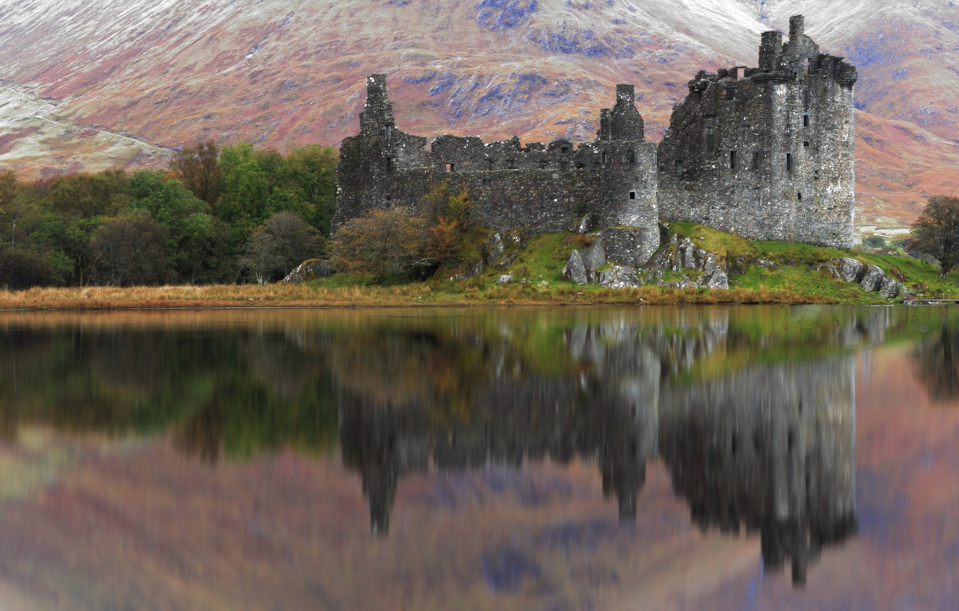 montagne alberi castello rovine lago riflessione