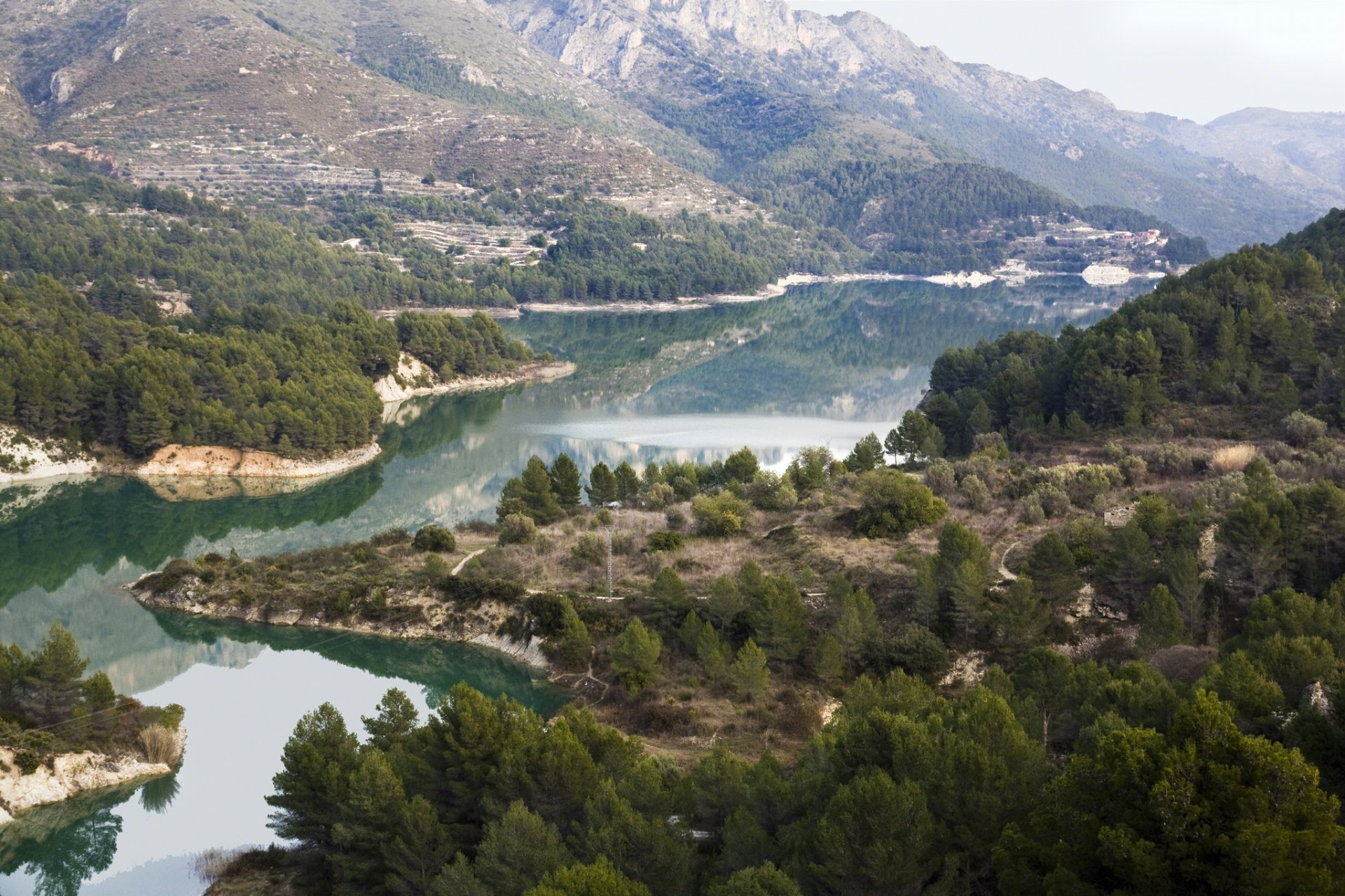 guadalest-fluss valencia spanien guadalajara-fluss berge wälder