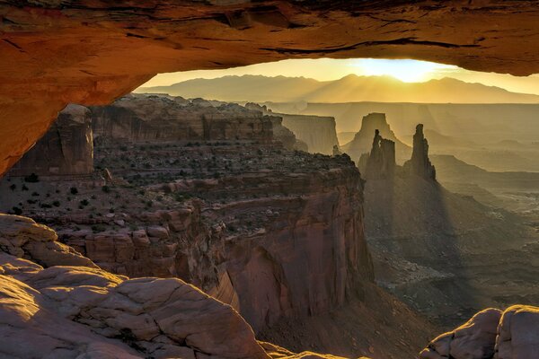 Canyon Arch ai raggi del sole