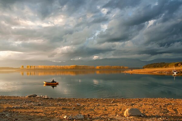 Landscape: boat on the lake