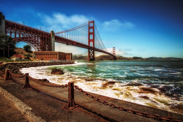 Nabrzeże San Francisco z mostem Golden Gate