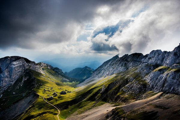 Monte Pilatus en Suiza, hermosa vista de las montañas en Suiza