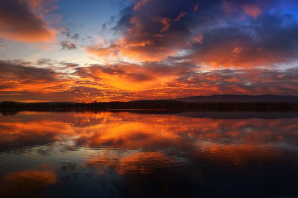 Una puesta de sol indescriptiblemente hermosa