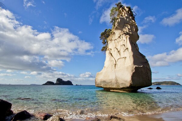 An extraordinary mountain in the middle of the sea