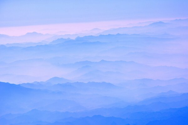 Un paysage romantique implique le plus souvent un ciel bleu avec des nuages