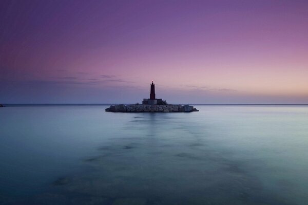 Karabl surface de la mer ciel lilas