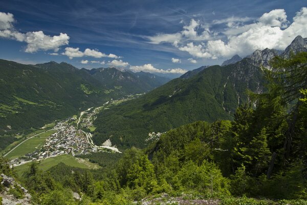 Panorama with a view of the mountains and the town