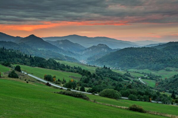 Aube sur les montagnes vertes, Slovaquie