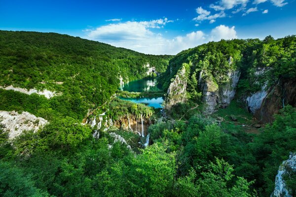 Plitvicer Seen und schöne Wasserfälle