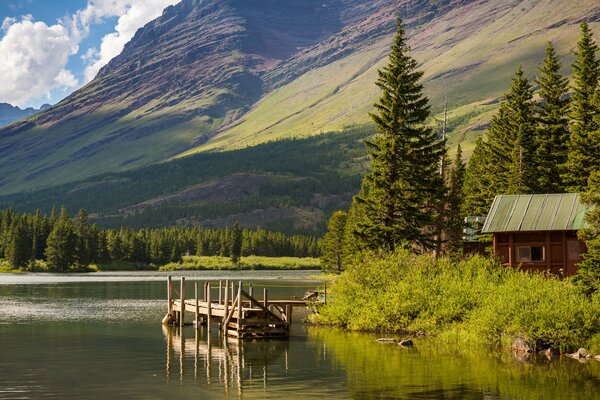 Hike to the lake in Glacier National Park