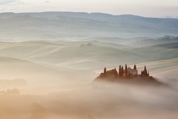 Italien schöne Landschaft mit Schloss