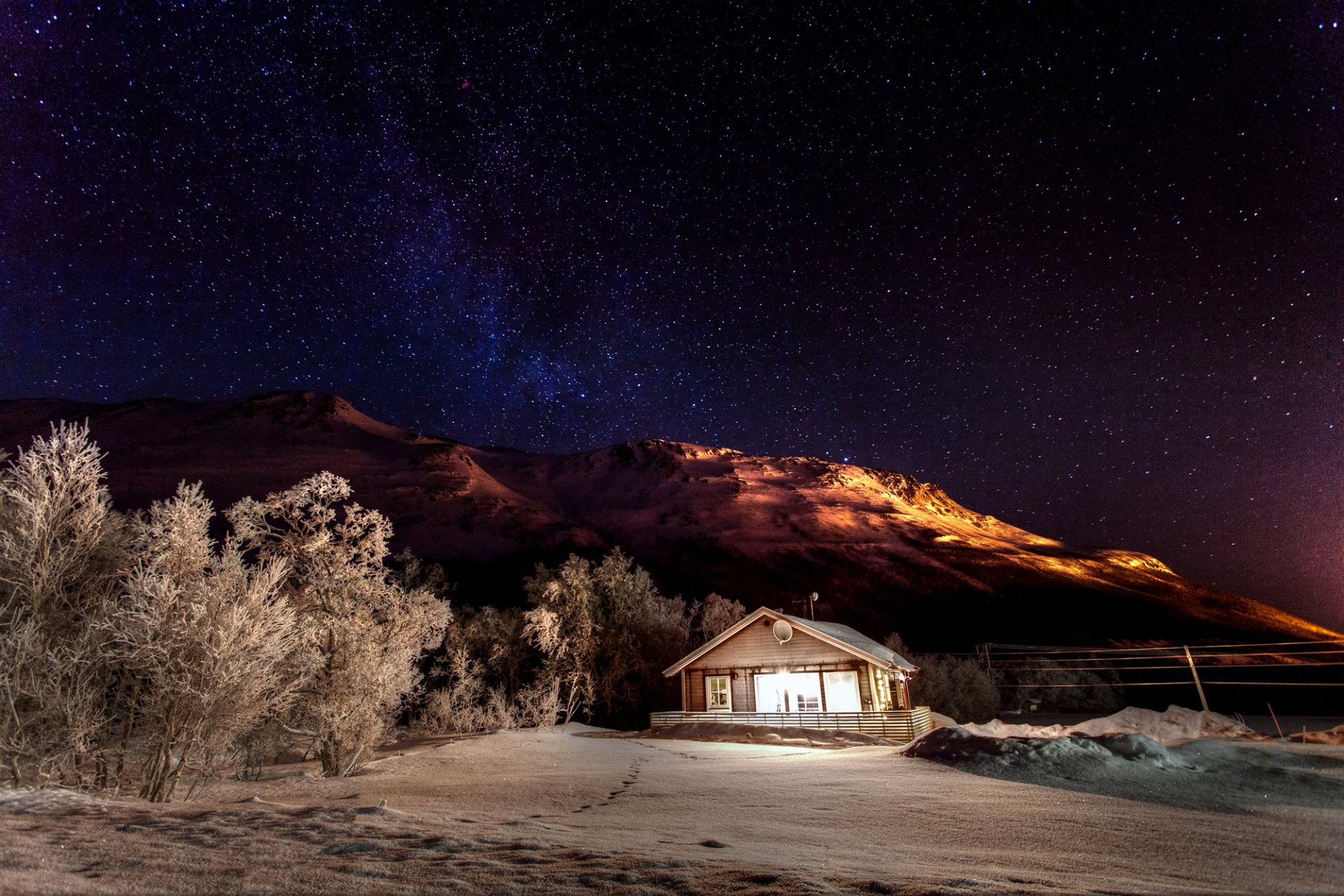 berge winter natur schnee nacht himmel sterne haus hütte licht bäume