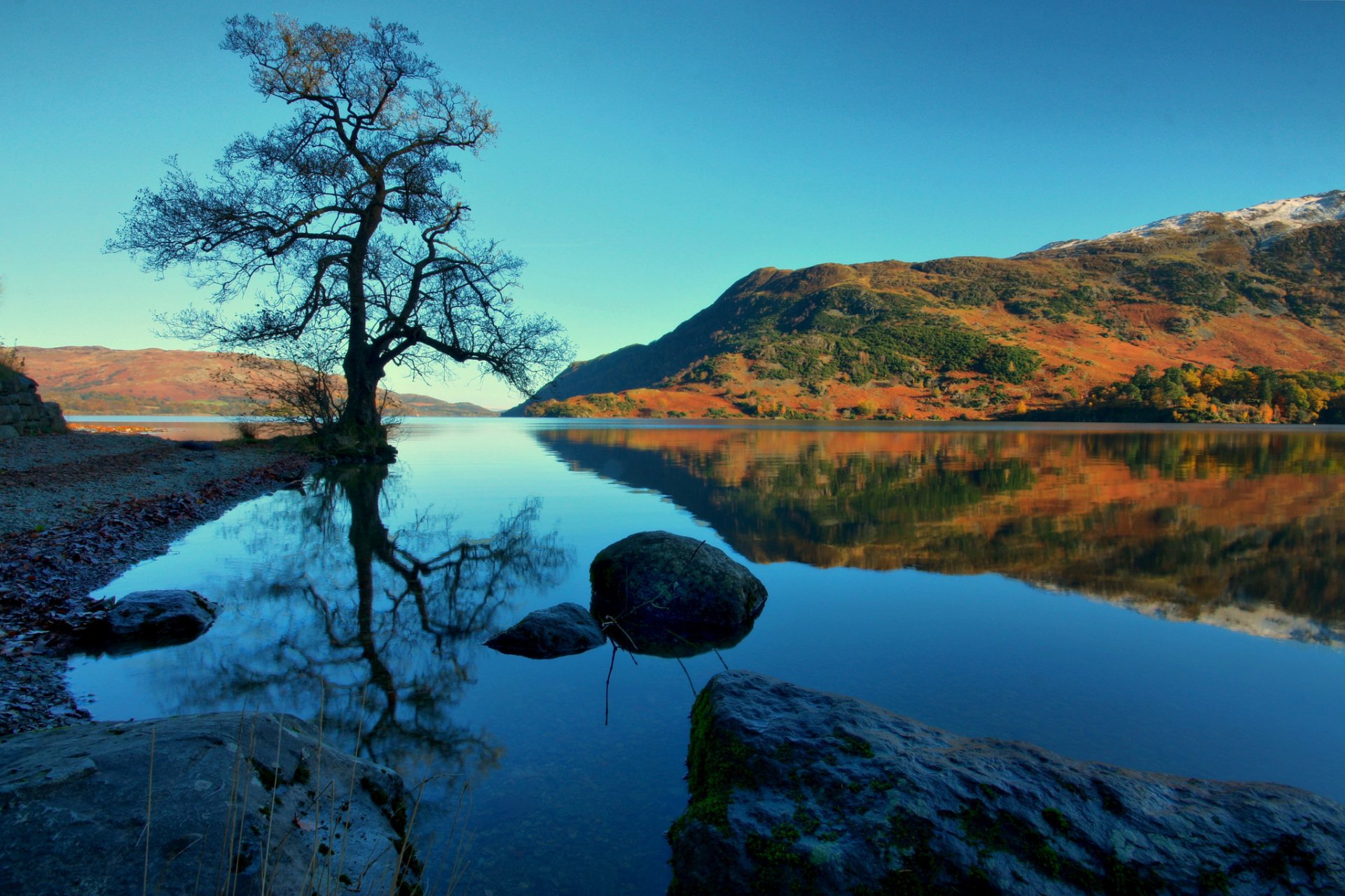 collines lac pierres bois