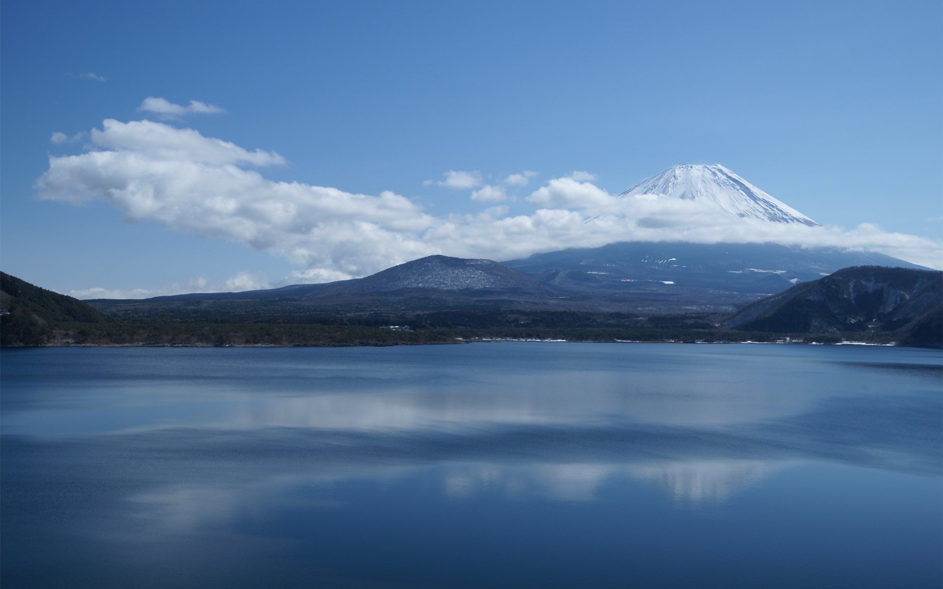 fujiyama góra japonia jezioro chmury szczyt szczyt śnieg